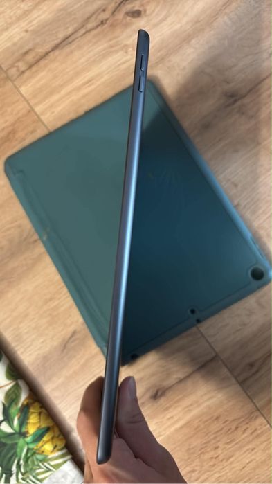 iPad 8th / 128 GB \ Чист iCloud