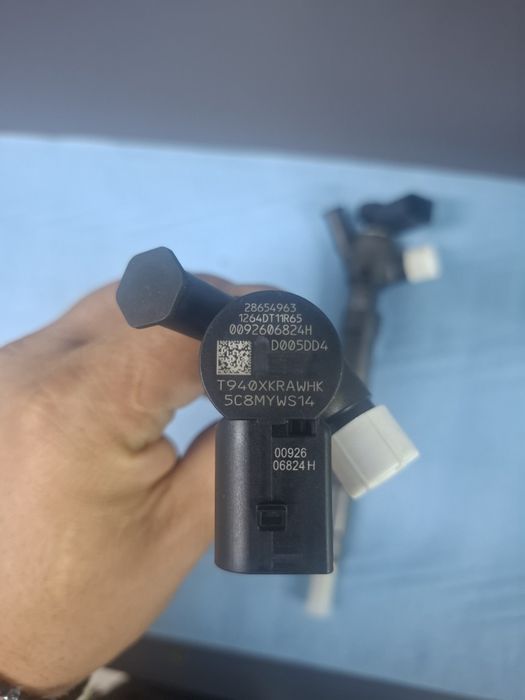 Injectoare Noi. 0445110835 .05L130277E,28654963,28565337
