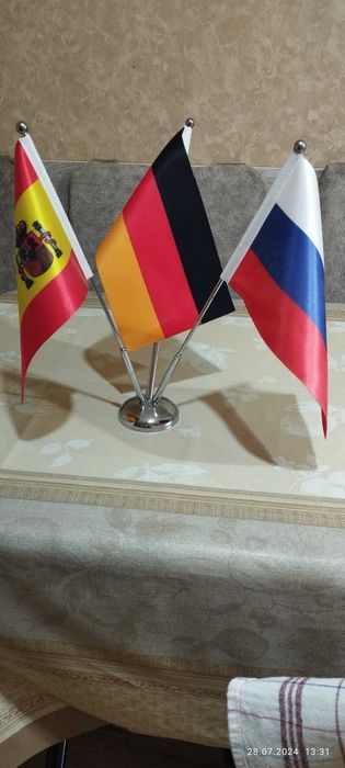Продам флаг Узбекистана и флагшток Германии, Испании, России.