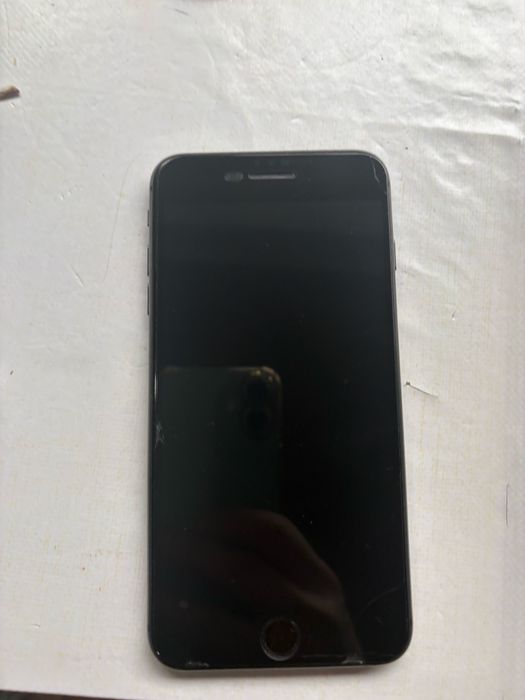 Айфон 8 плюс  телефон