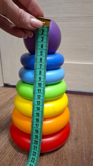 Детский боулинг (кегли) и пирамидка.