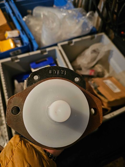 Pompă hidraulică triplă