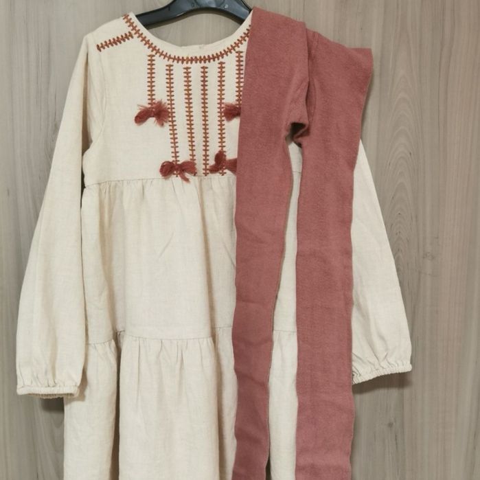 Rochiță cu dres (M & S) pentru 6-7 ani