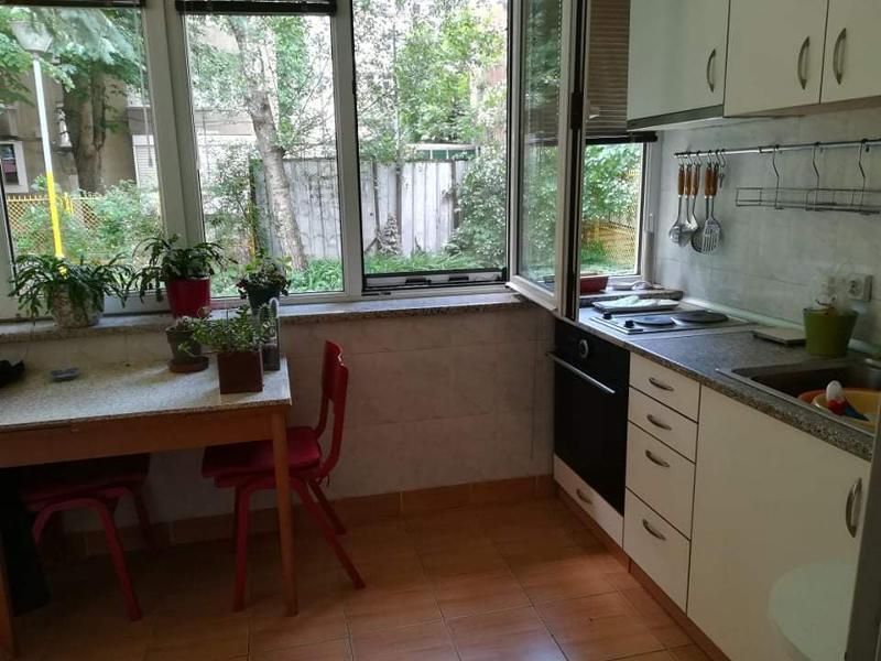 Дава се под наем Двустаен апартамент в София, Център - 80 кв.м за 648.21 € - Снимка #2