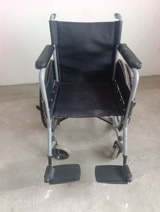 Продам инвалидную коляску