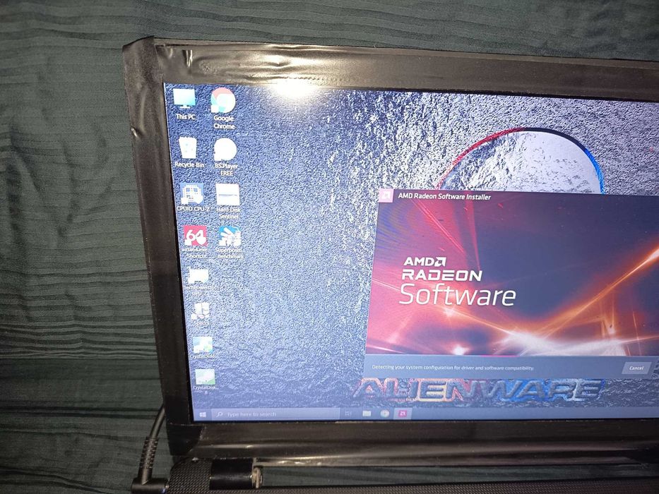 Laptop HP Pavilion 15, light gaming gen 8 Core i5 8250u, video Radeon R5 M330 2gb, ram 8gb ddr4, ssd 256gb, display full HD