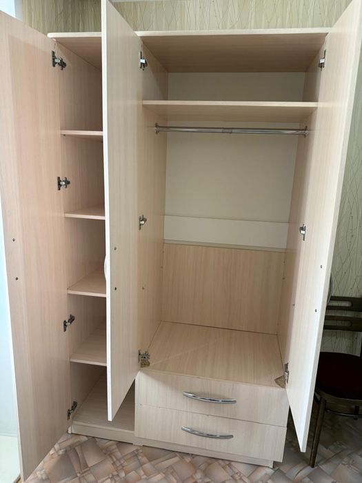 Продаи шкаф и стол