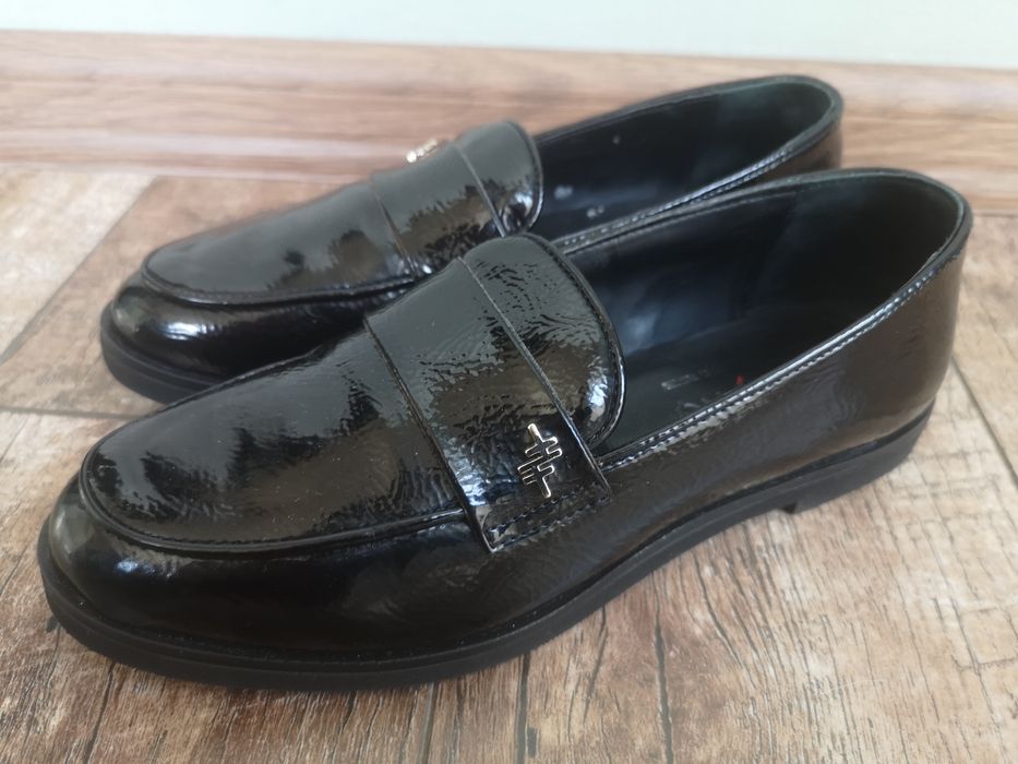 Обувки естествен лак, номер 35.5