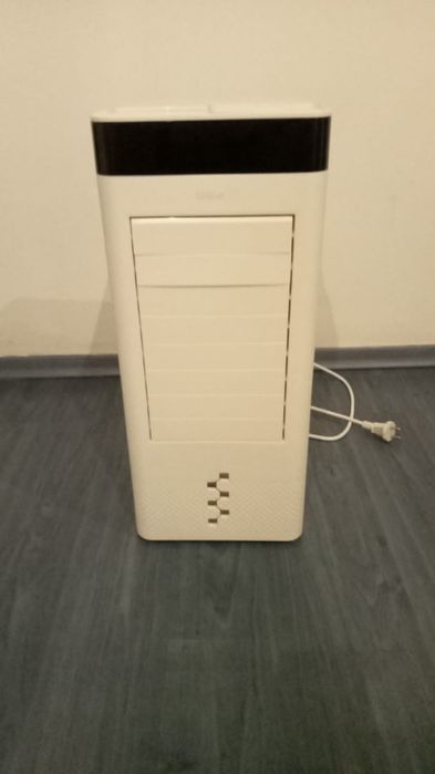 Se vinde răcitor de aer cu telecomanda și un ceas smart