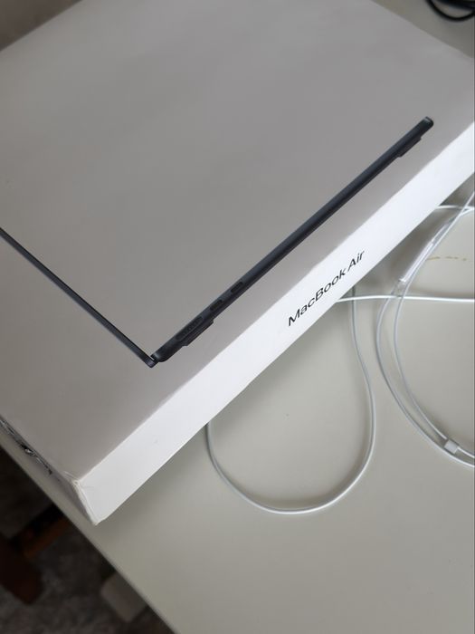 macbook air m2 13 inch 8/256