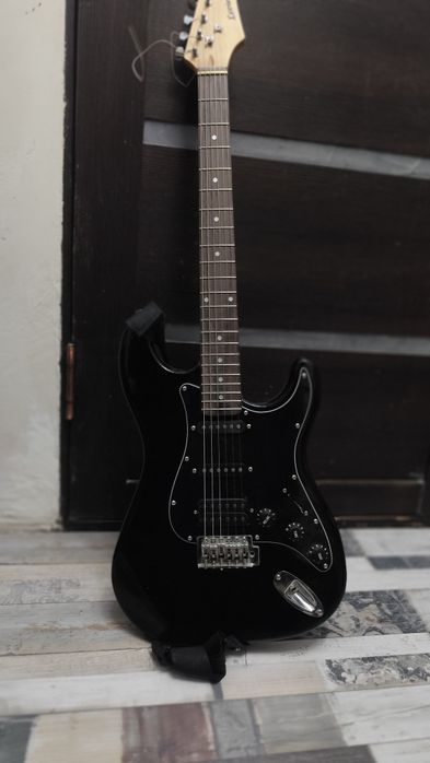 электрогитара levinson stratokaster