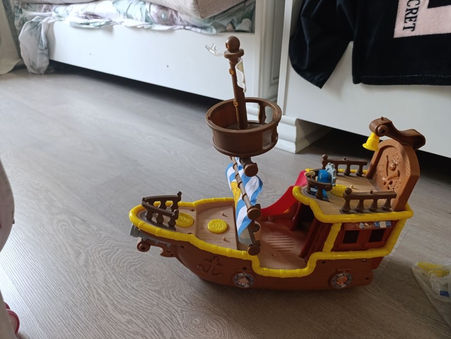 Корабль человек паук бу игрушки