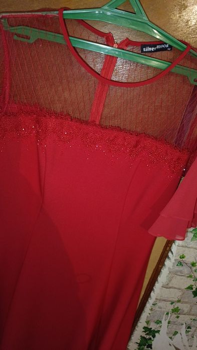 Продам красное платье