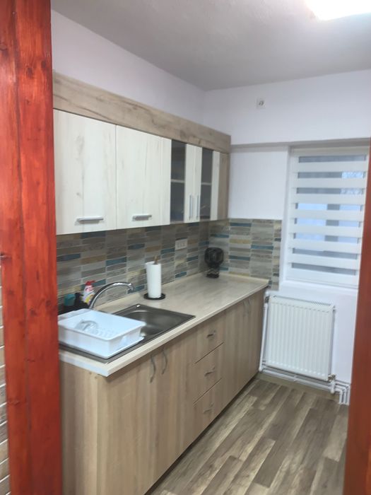 Închiriez garsonieră  confort l decomandată