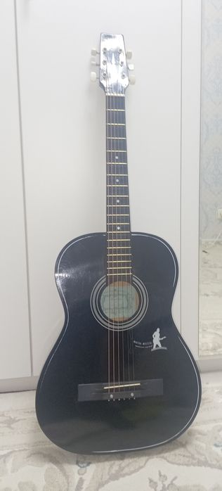 Акустическая гитара