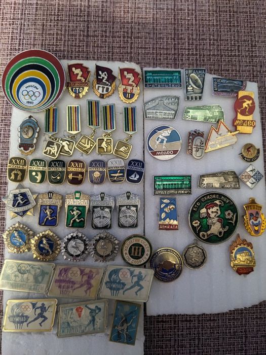 Продам значки времён СССР