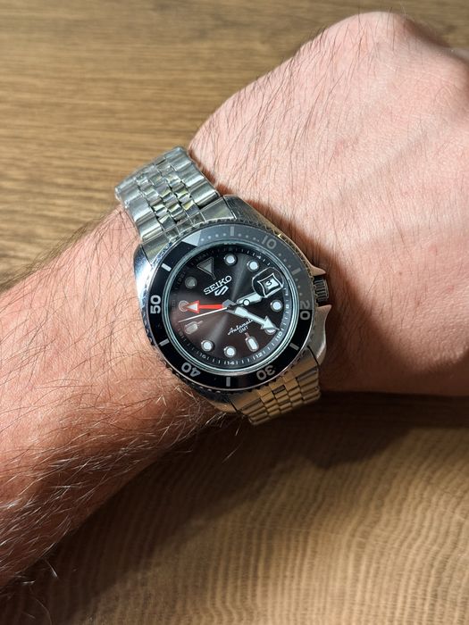 Seiko 5 Automatic GMT - Bruce Wayne