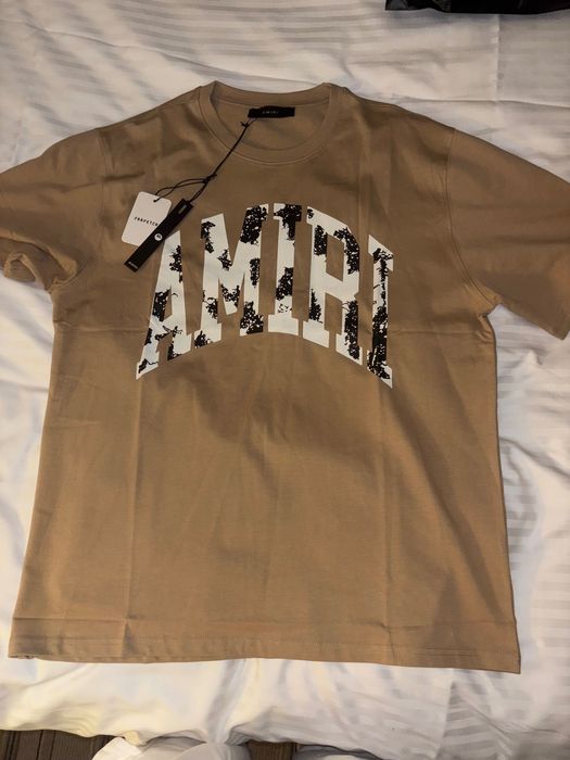 Vând tricouri! Mai multe modele, mărimile sunt limitate. Vând șosete!