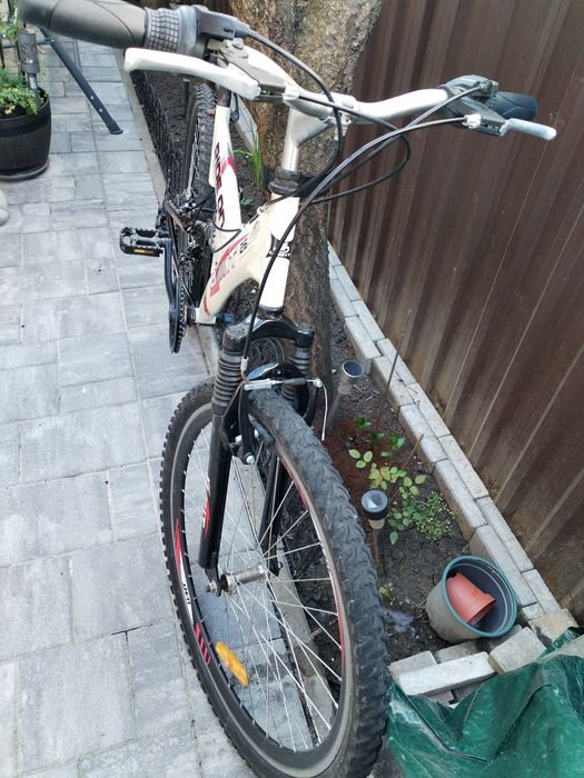 Vând bicicleta UMIT 26