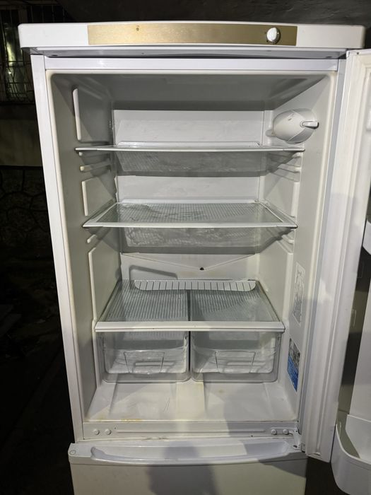 Холодильник indesit Срочно