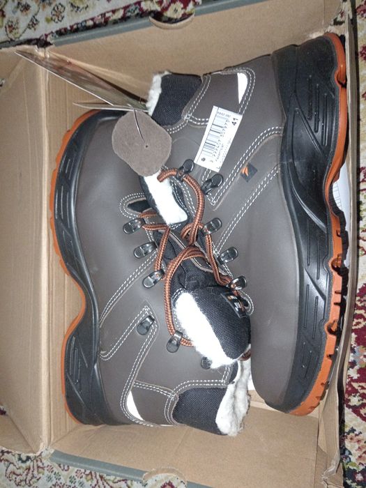 Продам мужскую обувь