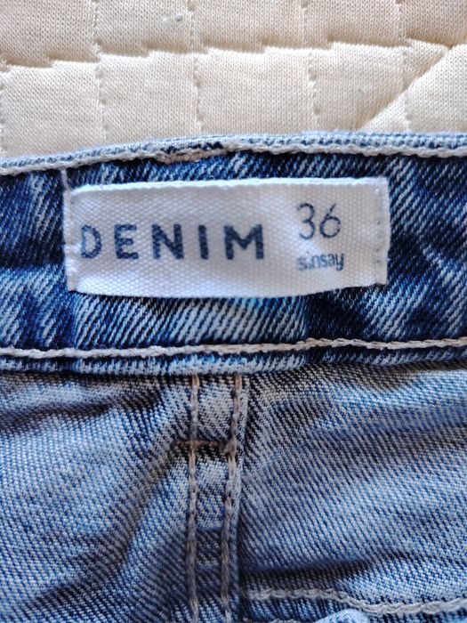 Дънковаа  поличка