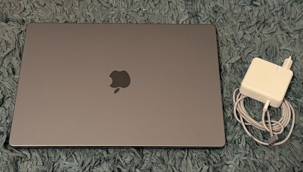 Vand sau schimb MacBook Pro 16-inch 2021, M1 Pro, 16GB ram, 512GB ssd.