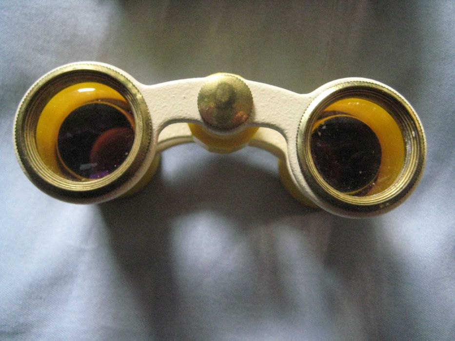 Продавам театрален бинокъл MADE IN USSR лимитиран жълт