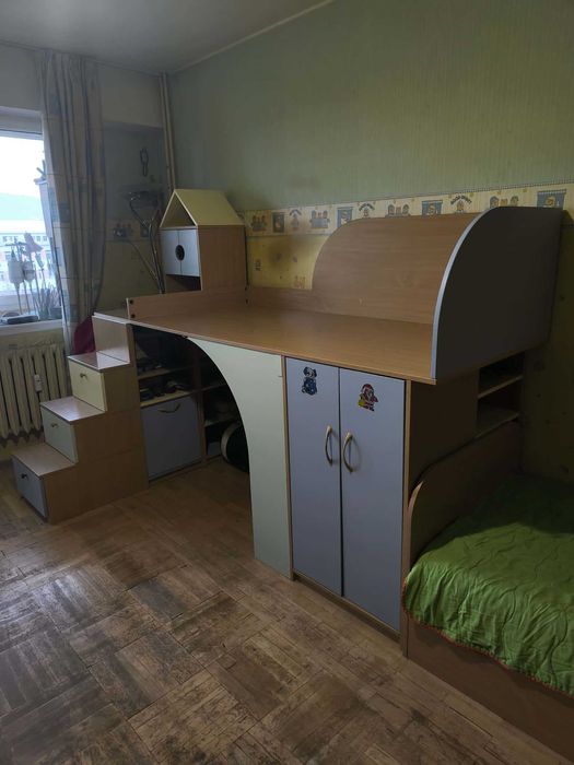 Подарява се детско легло