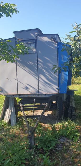 Pavilion apicol – ideal pentru stupină mobilă