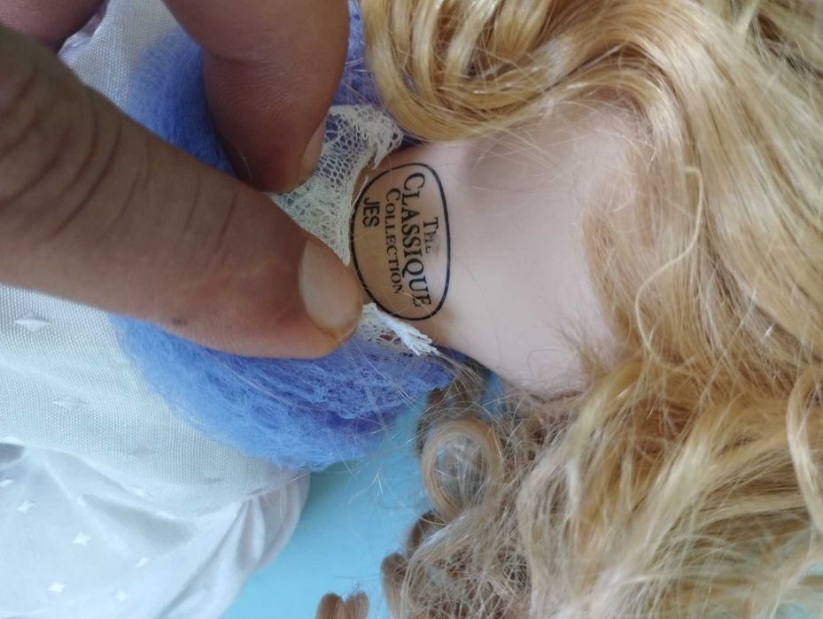 Порцеланова кукла