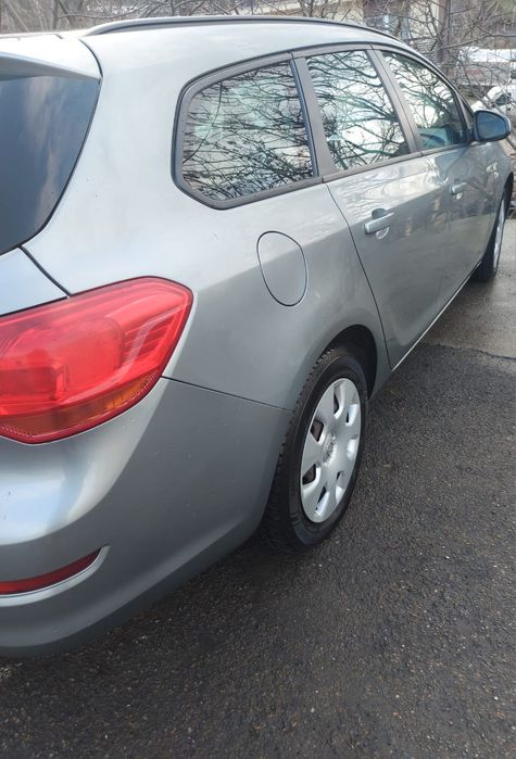 Vând Opel Astra J Sports Tourer, Benzină + GPL , 1,4 cmc, break