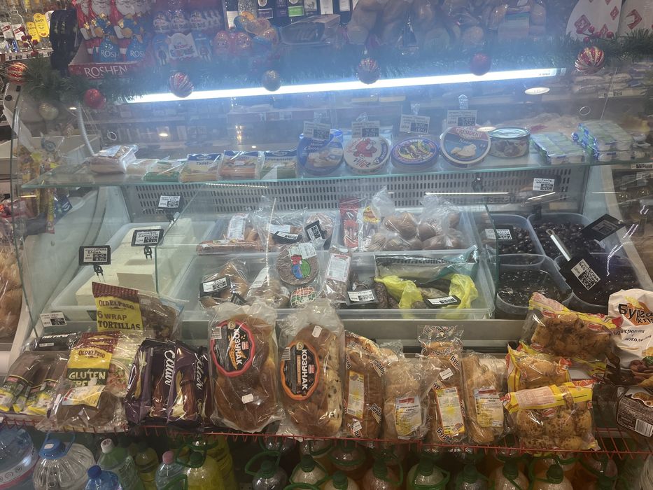 Продавам храдилна витрина 1.60м дължина