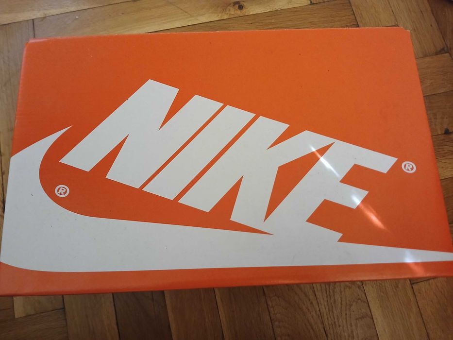 Бели Nike Air Force