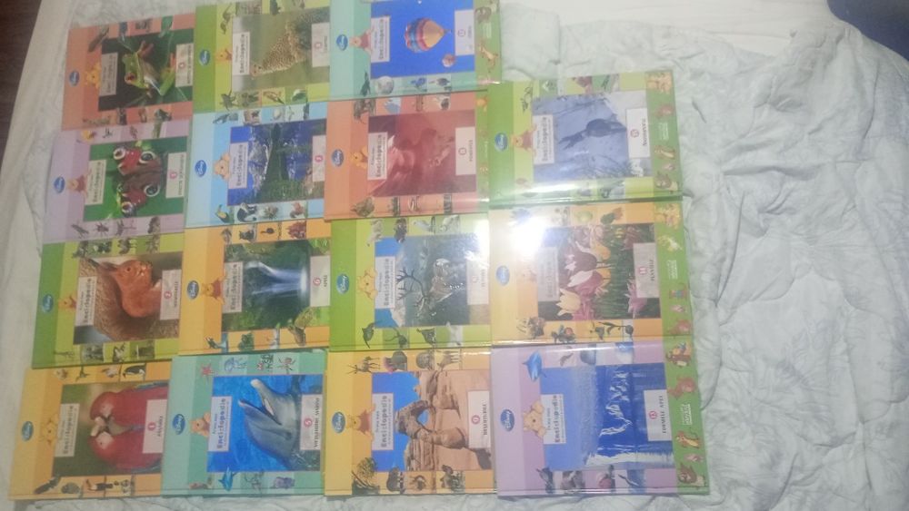 Vând colecție de cărți enciclopedii educative pentru copii