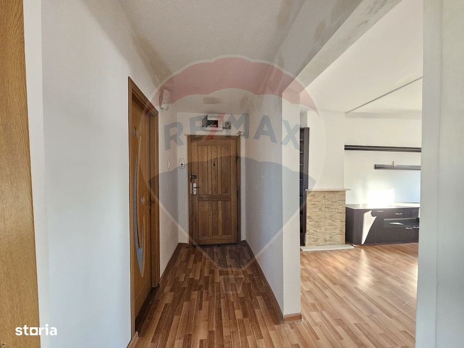 Apartament cu 3 camere de vânzare
