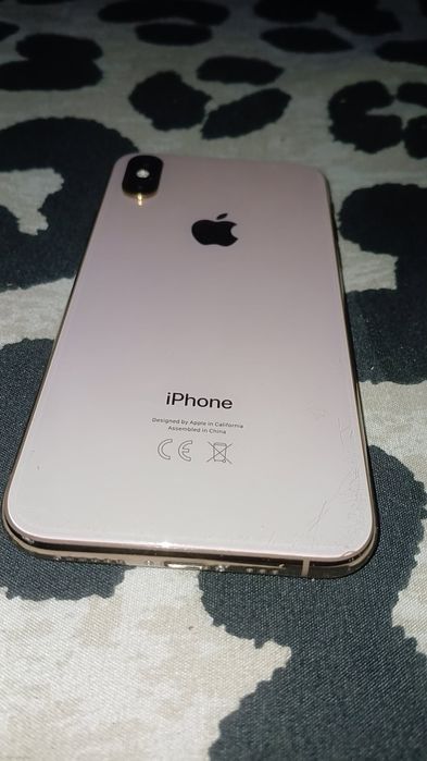 Vând iphone xs e foarte bun
