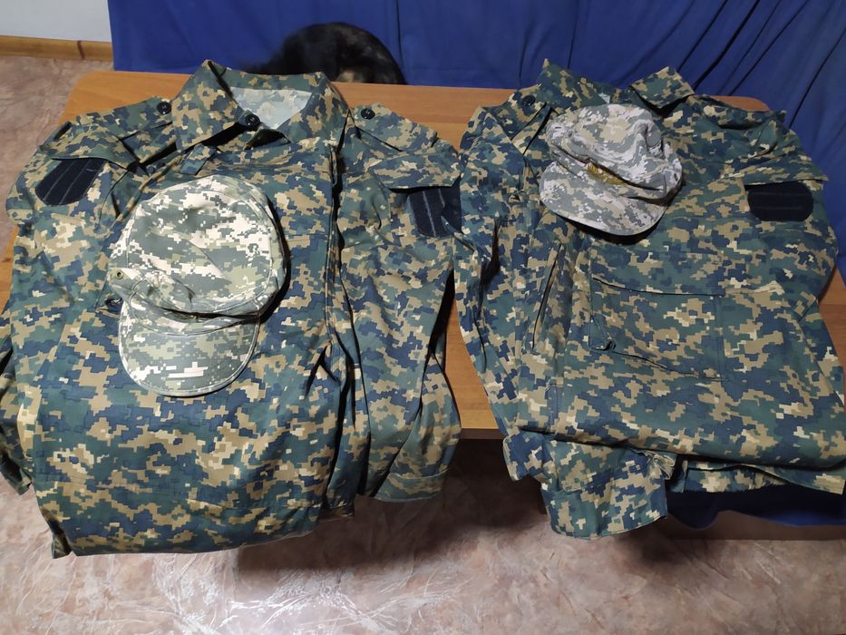 Продается два костюма