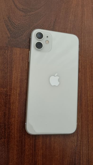 iPhone 11  белый  , 64GB  .
