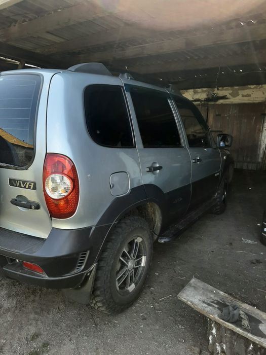 Шевролет нива.