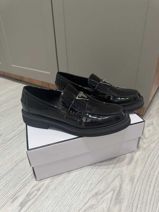 Лоферы Guess  в отличном состоянии