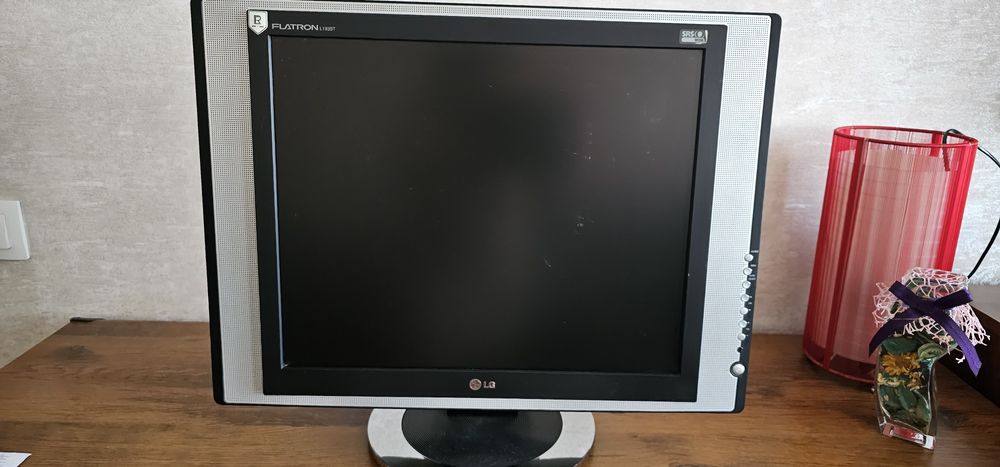 Продам монитор ,есть выход тв