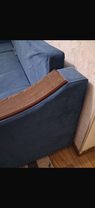 Срочно Продам диван синий