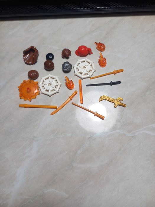 Есть ещё 2фигурки майнкрафт