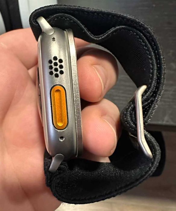 Apple Watch Ultra 49mm Titanium пълен комплект (Батерия 89 процента)