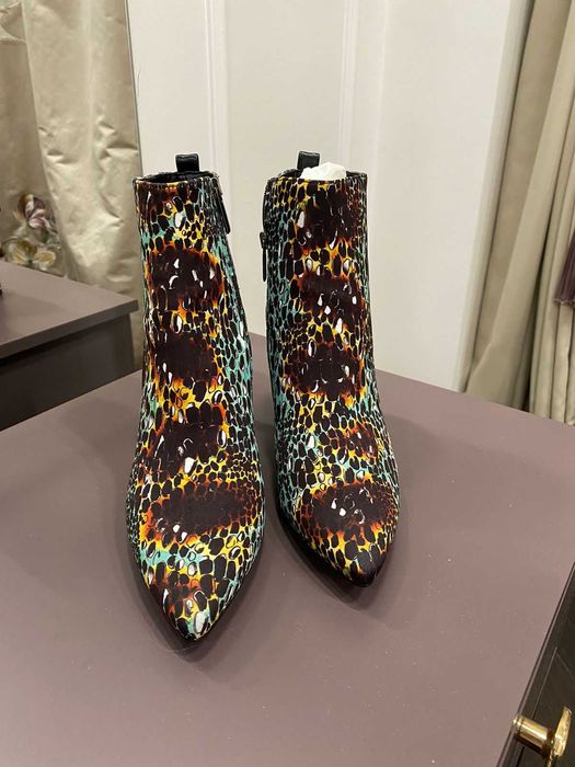 Модные брендовые ботильоны