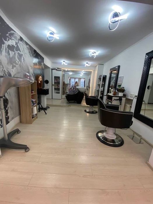 Salon Ella închiriază post de lucru coafor