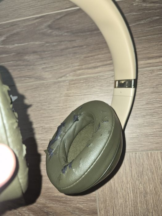 Beats наушники есть коробка и всё нормально работает