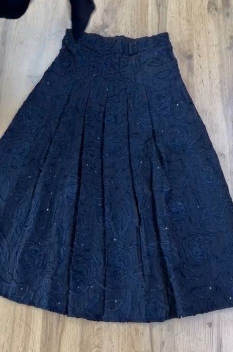 Продам юбочный костюм