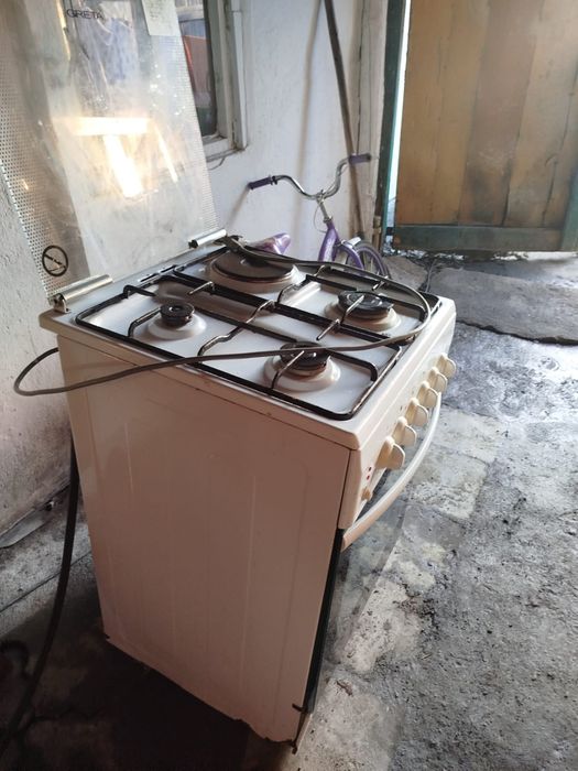 Продам газ плиту